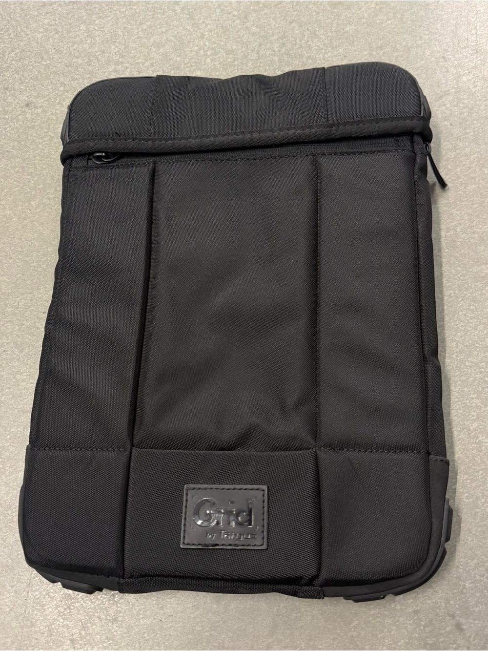 Targus iPad / Tablet / Laptop Vertical Hooded Slipcase 12”  - Black